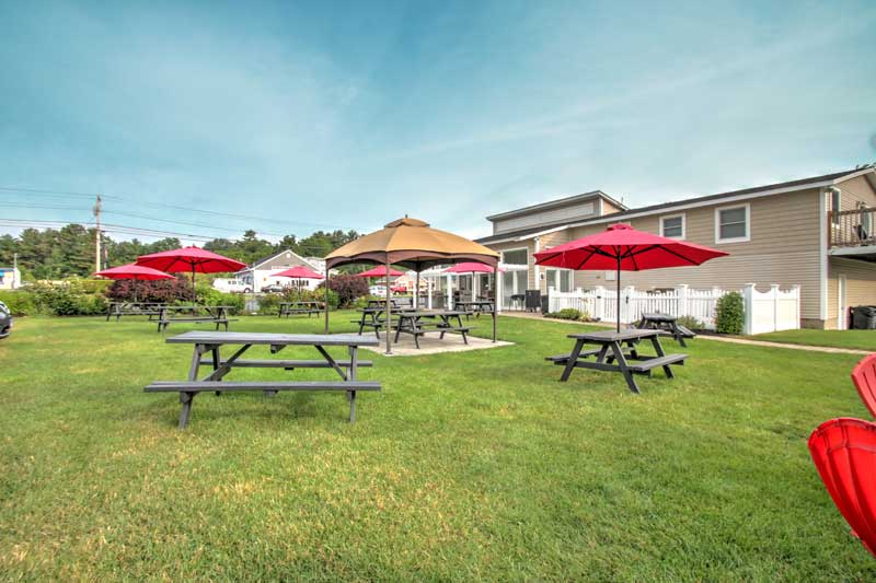 Breakfast & Picnic Patio